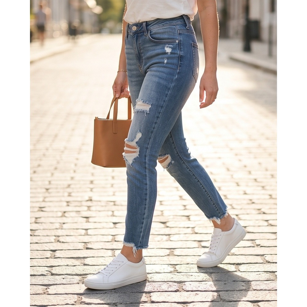 Judy Blue 18W Boyfriend Fit Distressed Medium Wash Denim Jeans Gorpcore Frayed